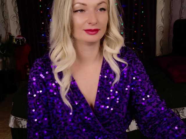 Kuvat -Horny- Hi! My name is Lisa! Lovense on. Merry Christmas and Happy New Year! Cum together group and pvt @total 888 @sofar 38 @remain 850 rhinestone plug in the ass