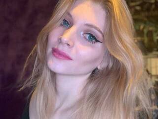 Eroottinen videokeskustelu Adalinda