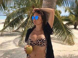 Eroottinen videokeskustelu FLame_Adel