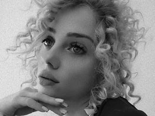 Eroottinen videokeskustelu AdeleKya