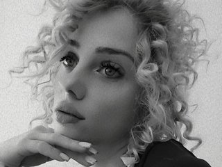 Eroottinen videokeskustelu AdeleKya