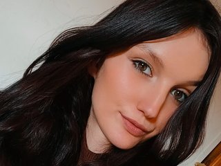 Eroottinen videokeskustelu AdelineModel