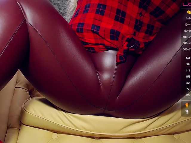 Kuvat AdelleQueen "♥kiss the floor piece of ****!♥ #bbw #bigboobs #mistress #latex #heels #gorgeous