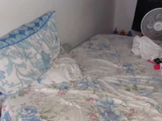 Lähettää kuvakaappauksia AdrianaNicols