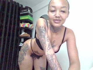 Eroottinen videokeskustelu Africana-jojo