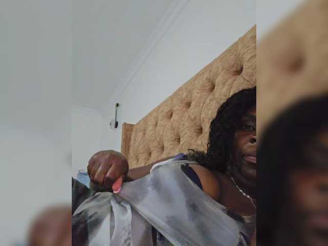 Lähettää kuvakaappauksia AfricanShyQueen1