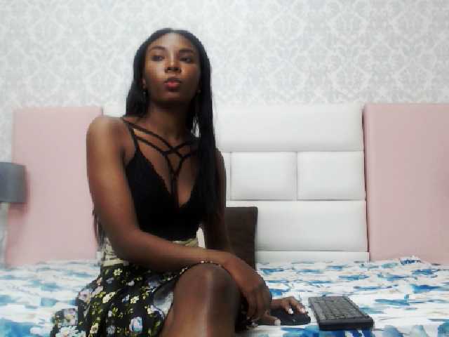 Lähettää kuvakaappauksia AishaBrown