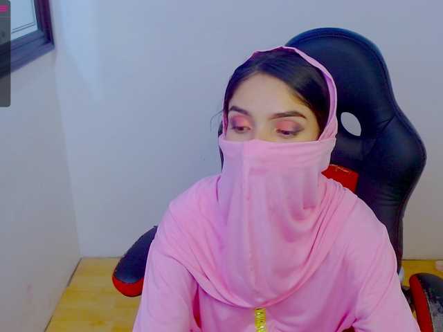 Lähettää kuvakaappauksia AishaFadel