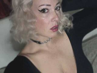 Eroottinen videokeskustelu Aladeya