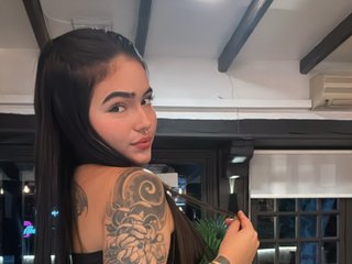 Eroottinen videokeskustelu AlanaFord