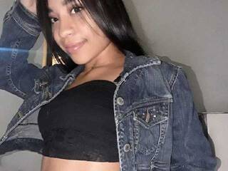 Eroottinen videokeskustelu AlessaWhite