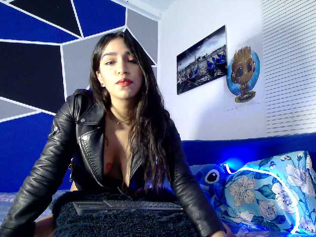 Kuvat AlexaHottie #​latina #​cumshow #​squirt ​LatinaHot Girl Want to play whit Dildo