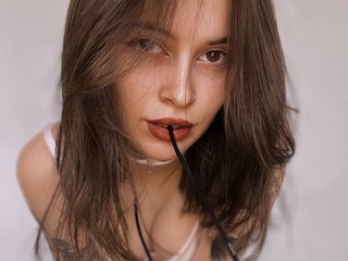 Eroottinen videokeskustelu AliceMonta