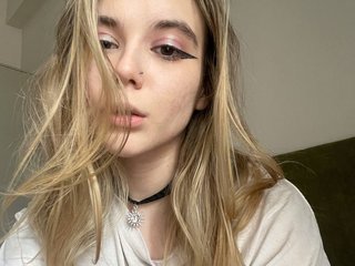 Eroottinen videokeskustelu Alice-teaseee