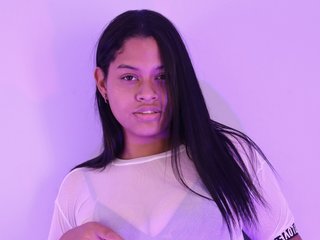 Eroottinen videokeskustelu AlinaColeens