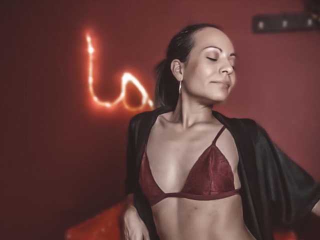 Kuva profiilista AlmaHotMilf