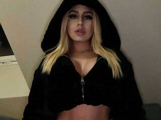 Eroottinen videokeskustelu AmaraPierce