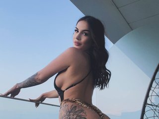 Eroottinen videokeskustelu AmiraRoshen