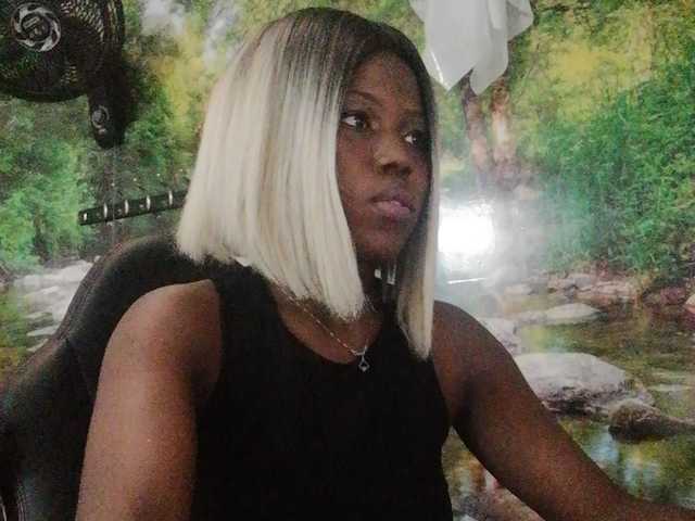 Lähettää kuvakaappauksia AmyBlacks