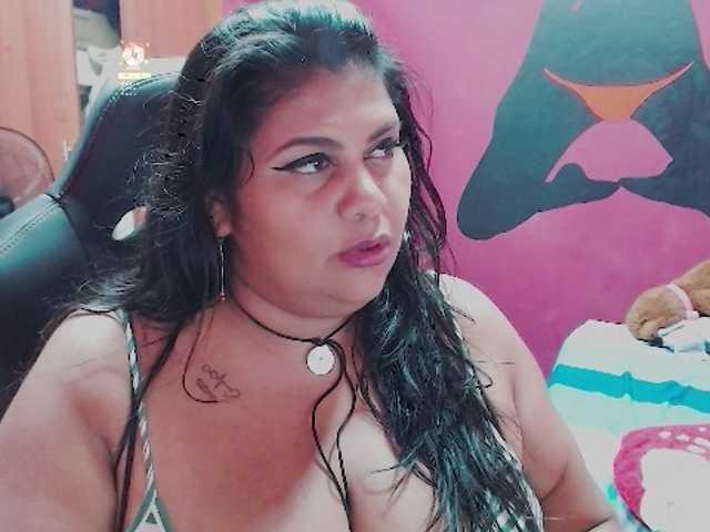 Kuvat andreeina25 #bbw #squirt #latina #bigboobs #bigass Hi guys, welcome to my room,