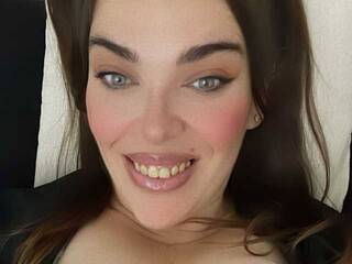 Eroottinen videokeskustelu AngelaEvans