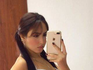 Eroottinen videokeskustelu angelina-loughty