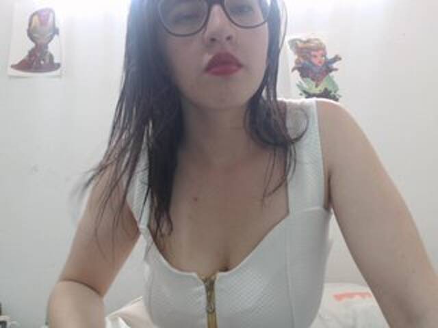 Lähettää kuvakaappauksia Angelinee15