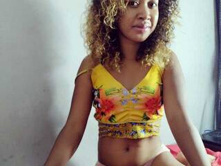 Eroottinen videokeskustelu AnnahRise