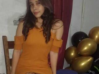 Eroottinen videokeskustelu AnnieBarely