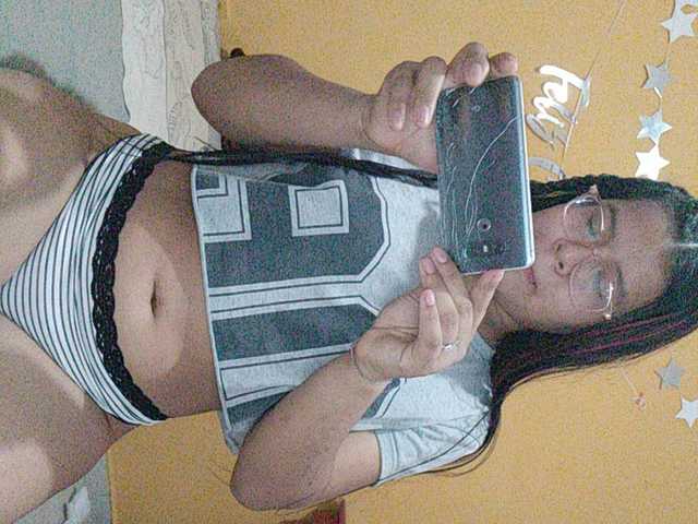 Lähettää kuvakaappauksia AntoniaCole