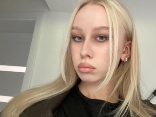 Eroottinen videokeskustelu AnyaDirty