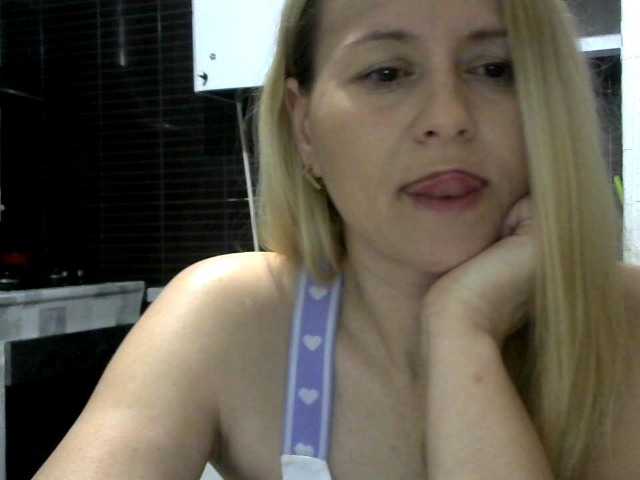 Kuvat arianna_92 Hello guys...Welcome to my room!!!​​ lovense is on! @remain naked rub pussy !!!