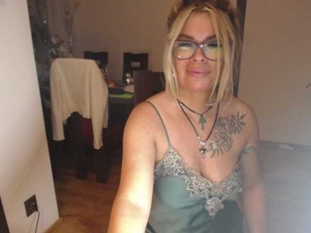 Kuvat ArianeSexy Hello! Sexy milf here. TIP ME FOR FOLLOW.