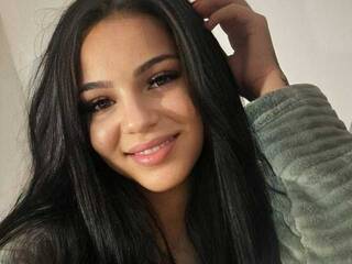 Eroottinen videokeskustelu ArielaRaven