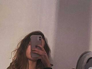 Eroottinen videokeskustelu AriellaFerr00