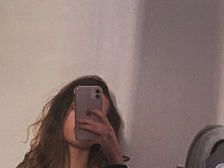 Eroottinen videokeskustelu AriellaFerr00