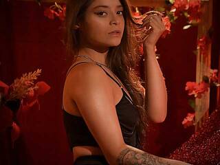 Eroottinen videokeskustelu AryaLovejoy