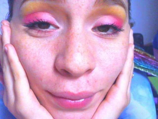 Lähettää kuvakaappauksia AshleyCyrus