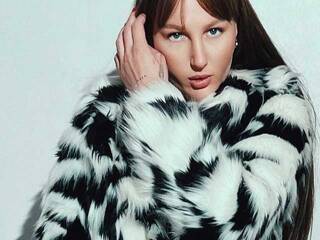 Eroottinen videokeskustelu AtanaWillis