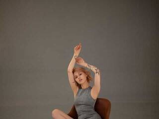 Eroottinen videokeskustelu Aylathemoon