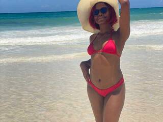 Eroottinen videokeskustelu BeautyDee