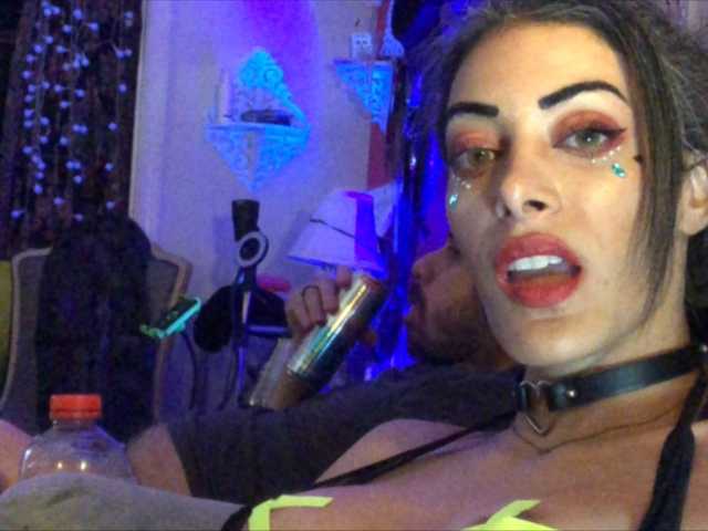 Kuvat bemywifi1 #brunette #chat #topless #preshow #privateshow #fetish #feet #arab #tattoos #handcuffs #footfwtish #fingering #couple #toyplay #slim #fit #smalltits