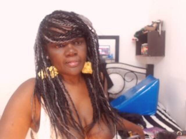 Lähettää kuvakaappauksia BigBustyBlack