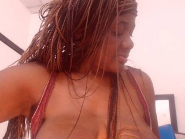 Lähettää kuvakaappauksia BigBustyBlack