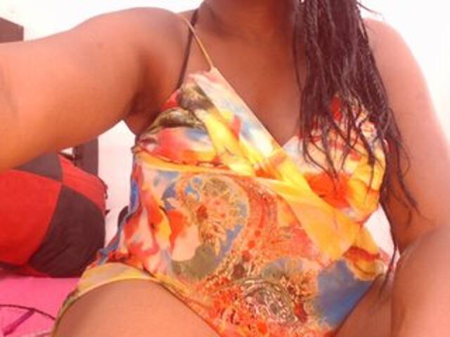 Lähettää kuvakaappauksia BigBustyBlack