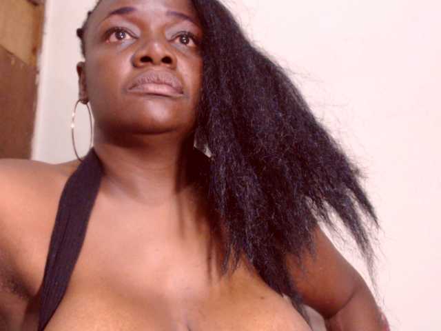 Lähettää kuvakaappauksia BigBustyBlack