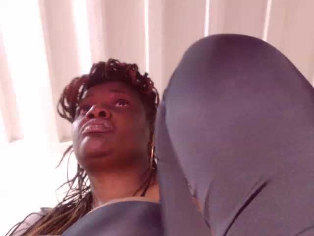 Lähettää kuvakaappauksia BigBustyBlack