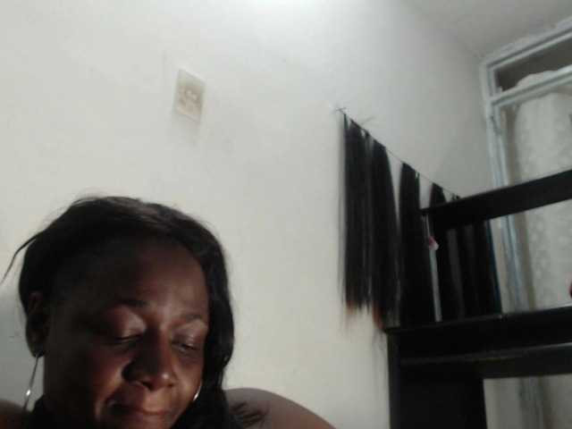 Lähettää kuvakaappauksia BigBustyBlack