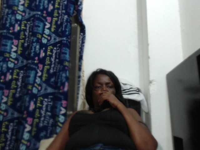 Lähettää kuvakaappauksia BigBustyBlack