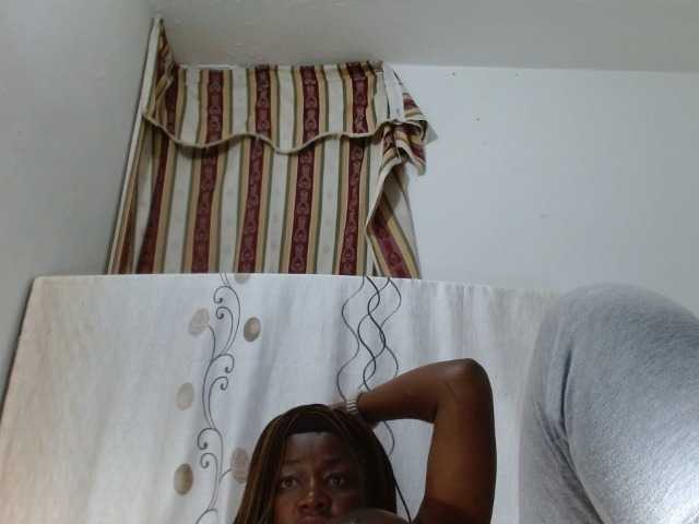 Lähettää kuvakaappauksia BigBustyBlack